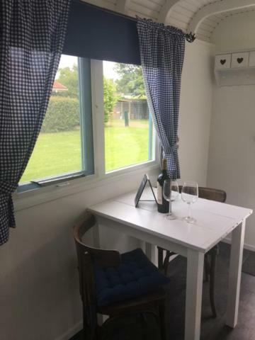 Shepherds Hut Oostvoorne Exterior photo